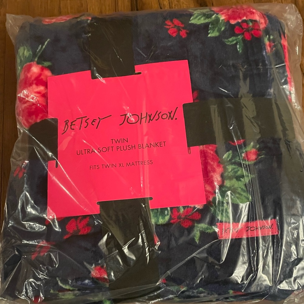 Betsey Johnson French floral twin size blanket